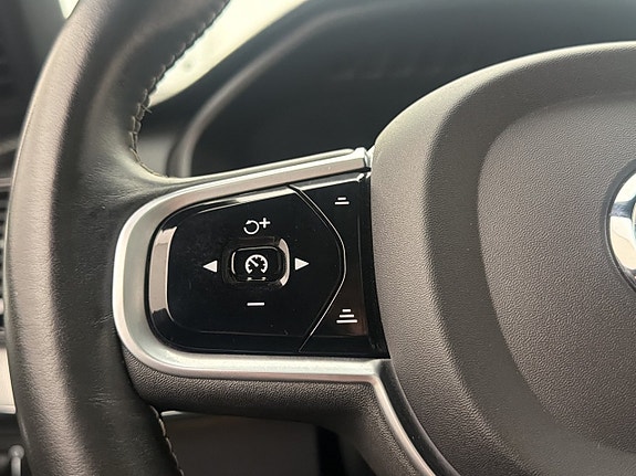 Volvo XC90 18 of 30