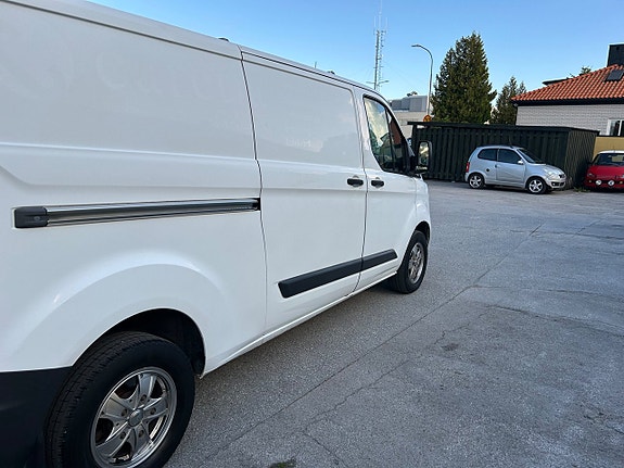 Ford Transit Custom 8 of 9