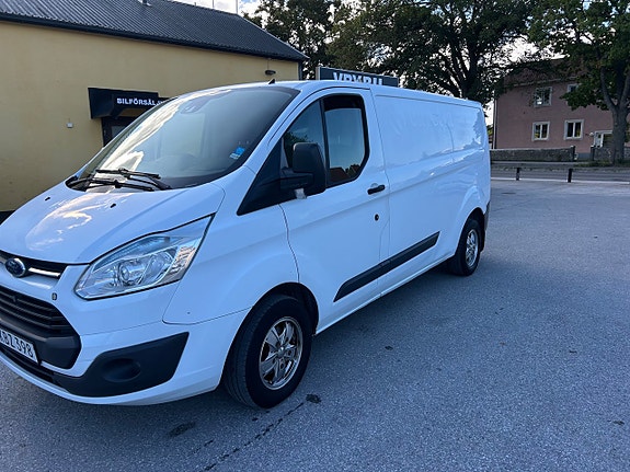 Ford Transit Custom 2 of 9