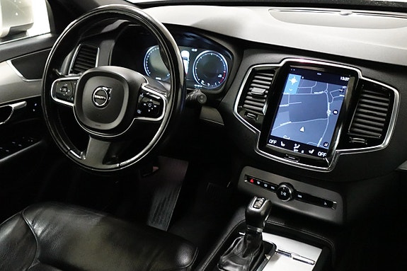 Volvo XC90 8 of 25