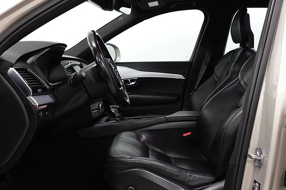 Volvo XC90 4 of 25