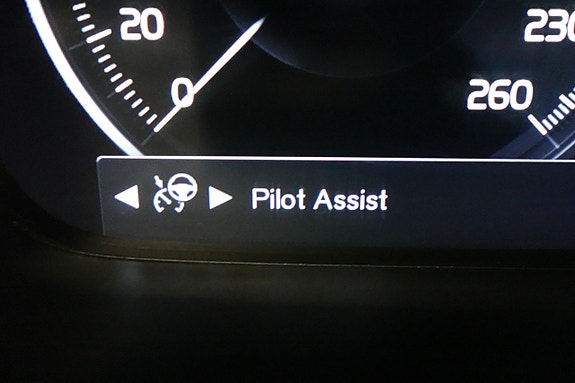 Volvo XC90 14 of 25