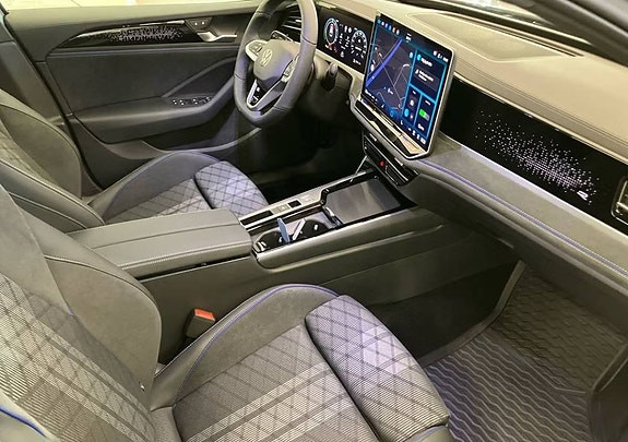 Volkswagen Passat 13 of 14
