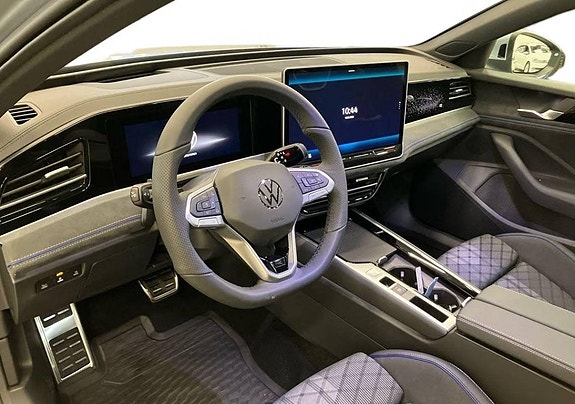 Volkswagen Passat 10 of 14