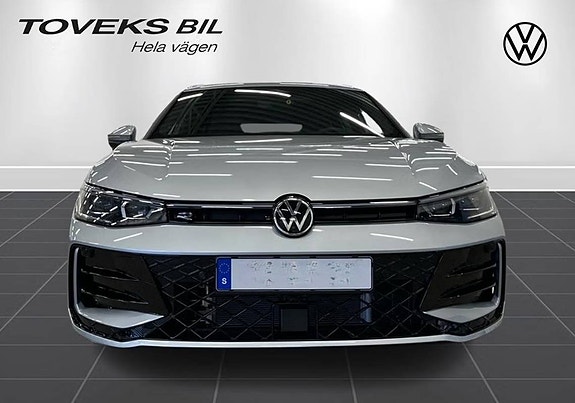 Volkswagen Passat 8 of 14
