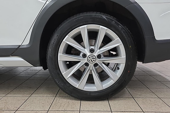 Volkswagen Golf Alltrack 17 of 30