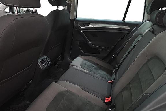 Volkswagen Golf Alltrack 9 of 30