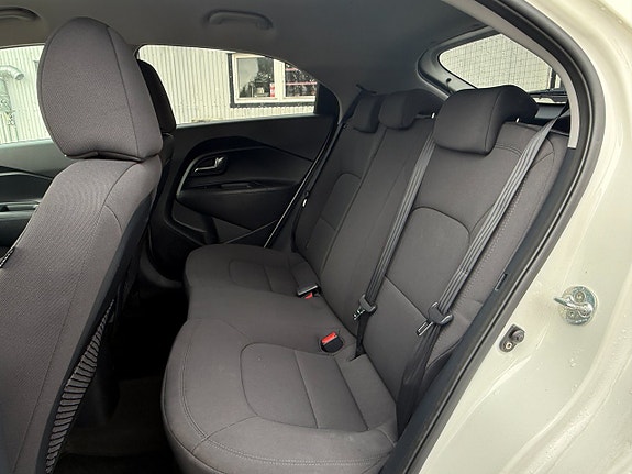 Kia Rio 8 of 14