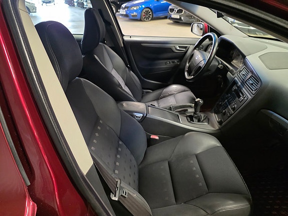 Volvo V70 7 of 9