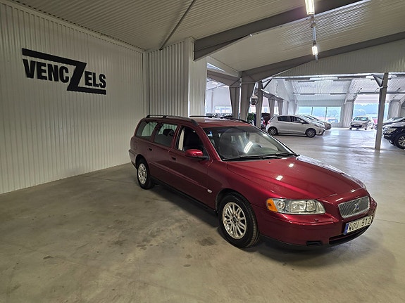 Volvo V70 2 of 9