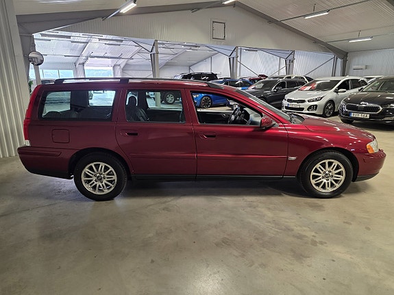 Volvo V70 3 of 9