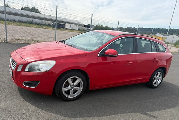 Volvo V60 2 of 7