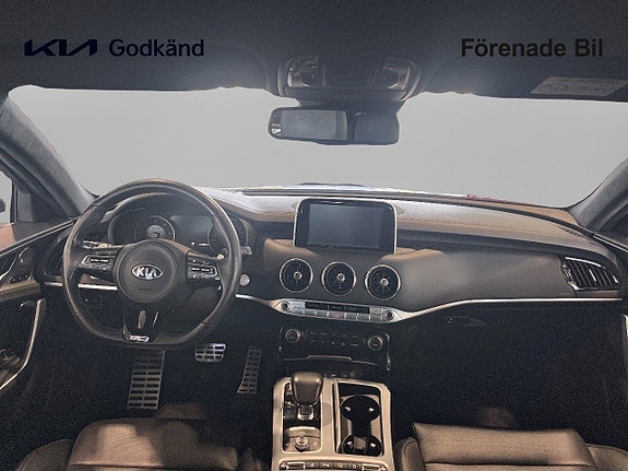 Kia Stinger 10 of 14