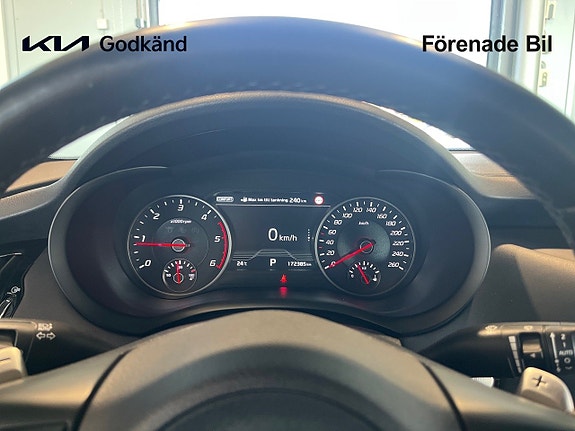 Kia Stinger 11 of 14