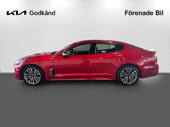 Kia Stinger 2 of 14