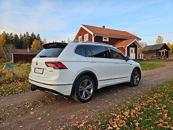Volkswagen Tiguan Allspace 2 of 4