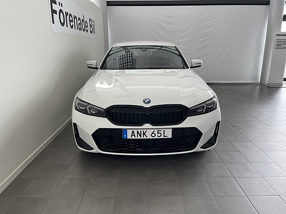 BMW 330e 2 of 16
