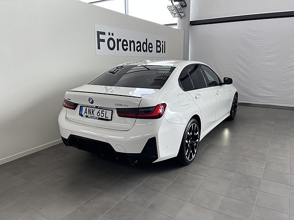 BMW 330e 14 of 16