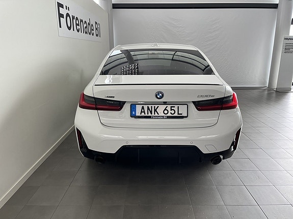 BMW 330e 13 of 16
