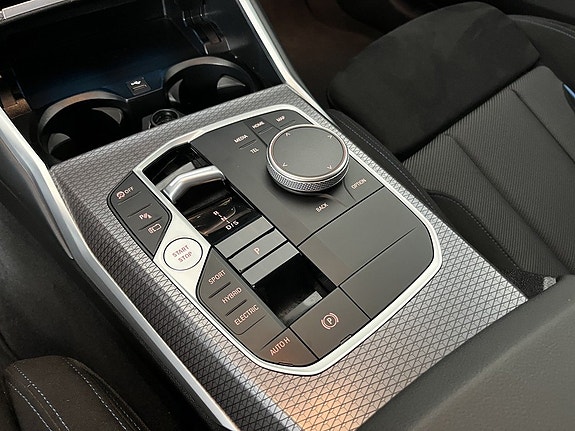 BMW 330e 9 of 16