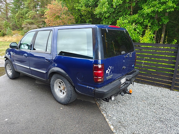 Ford Expedition 2 of 2