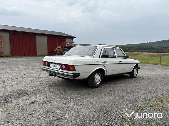 Mercedes-Benz 200 5 of 30