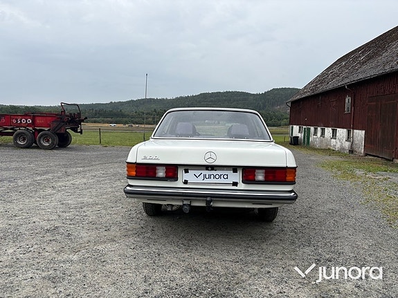 Mercedes-Benz 200 4 of 30