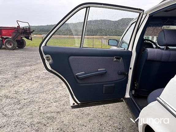 Mercedes-Benz 200 20 of 30