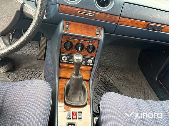 Mercedes-Benz 200 15 of 30