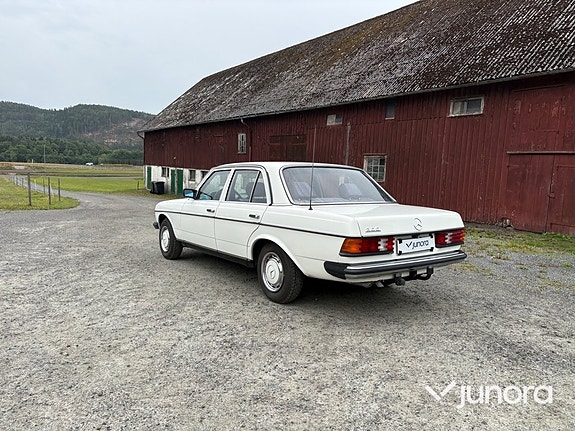 Mercedes-Benz 200 3 of 30