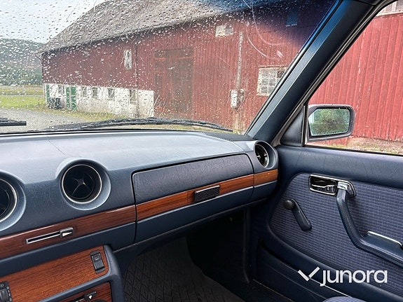 Mercedes-Benz 200 17 of 30
