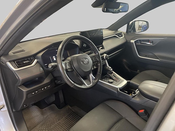 Toyota RAV4 14 of 19