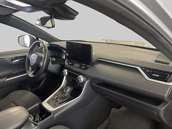 Toyota RAV4 10 of 19