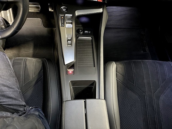 Peugeot 308 SW 13 of 19
