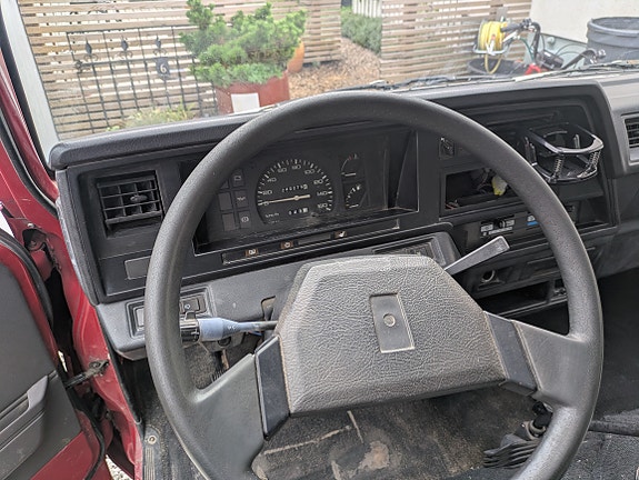 Nissan Urvan 2 of 8