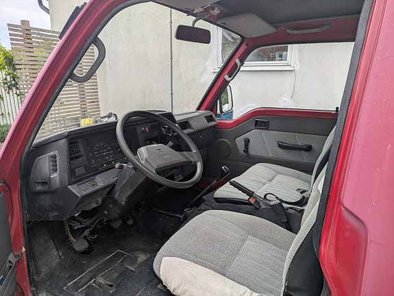 Nissan Urvan 3 of 8