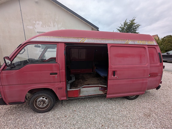 Nissan Urvan 7 of 8
