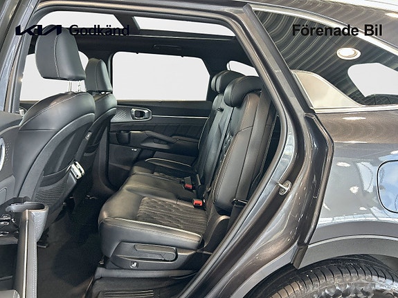Kia Sorento 8 of 18