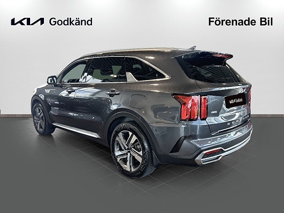 Kia Sorento 3 of 18