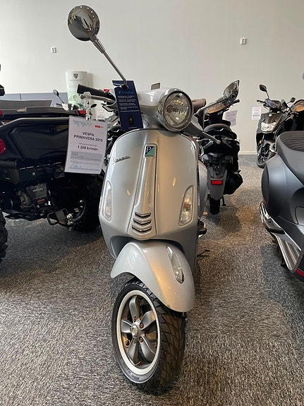 Vespa Primavera 50 Anniversary 70th 2 of 5