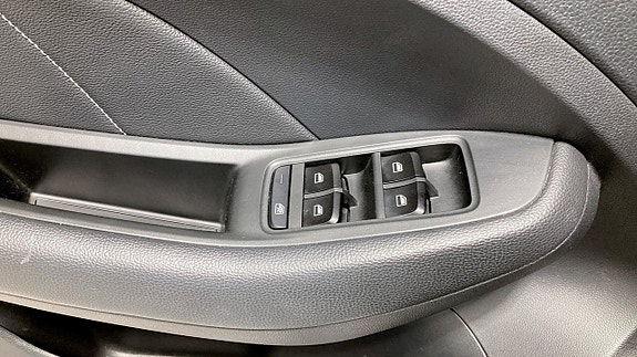 MG ZS EV 15 of 16