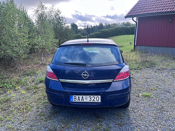 Opel Astra 2 of 12