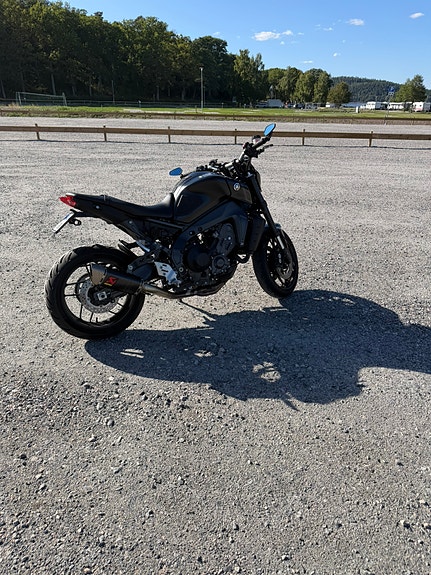 Yamaha MT-09 3 of 4