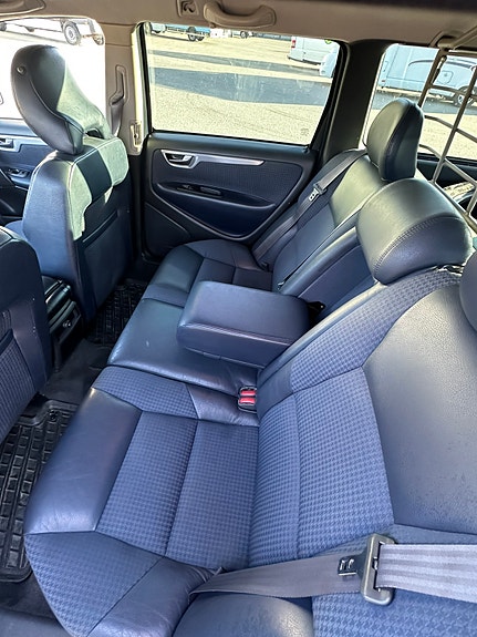 Volvo V70 9 of 23
