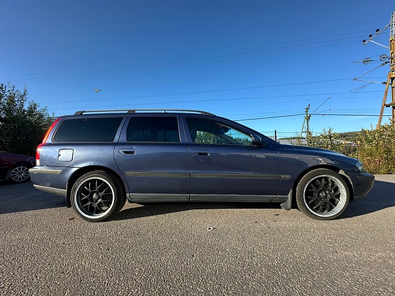 Volvo V70 13 of 23