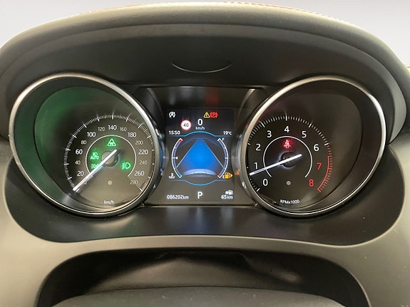 Jaguar E-PACE 12 of 26