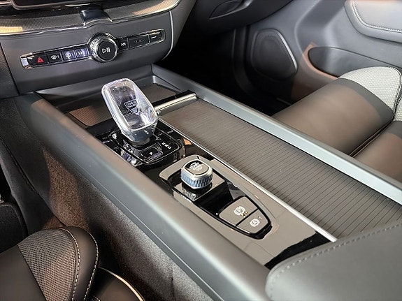 Volvo XC60 15 of 24