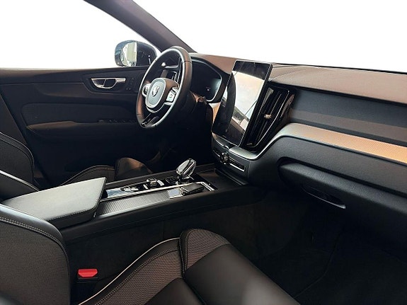 Volvo XC60 11 of 24