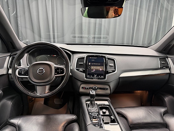 Volvo XC90 8 of 13