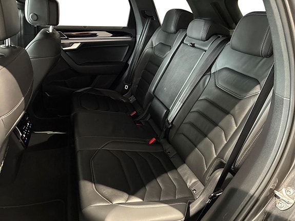 Volkswagen Touareg 21 of 27